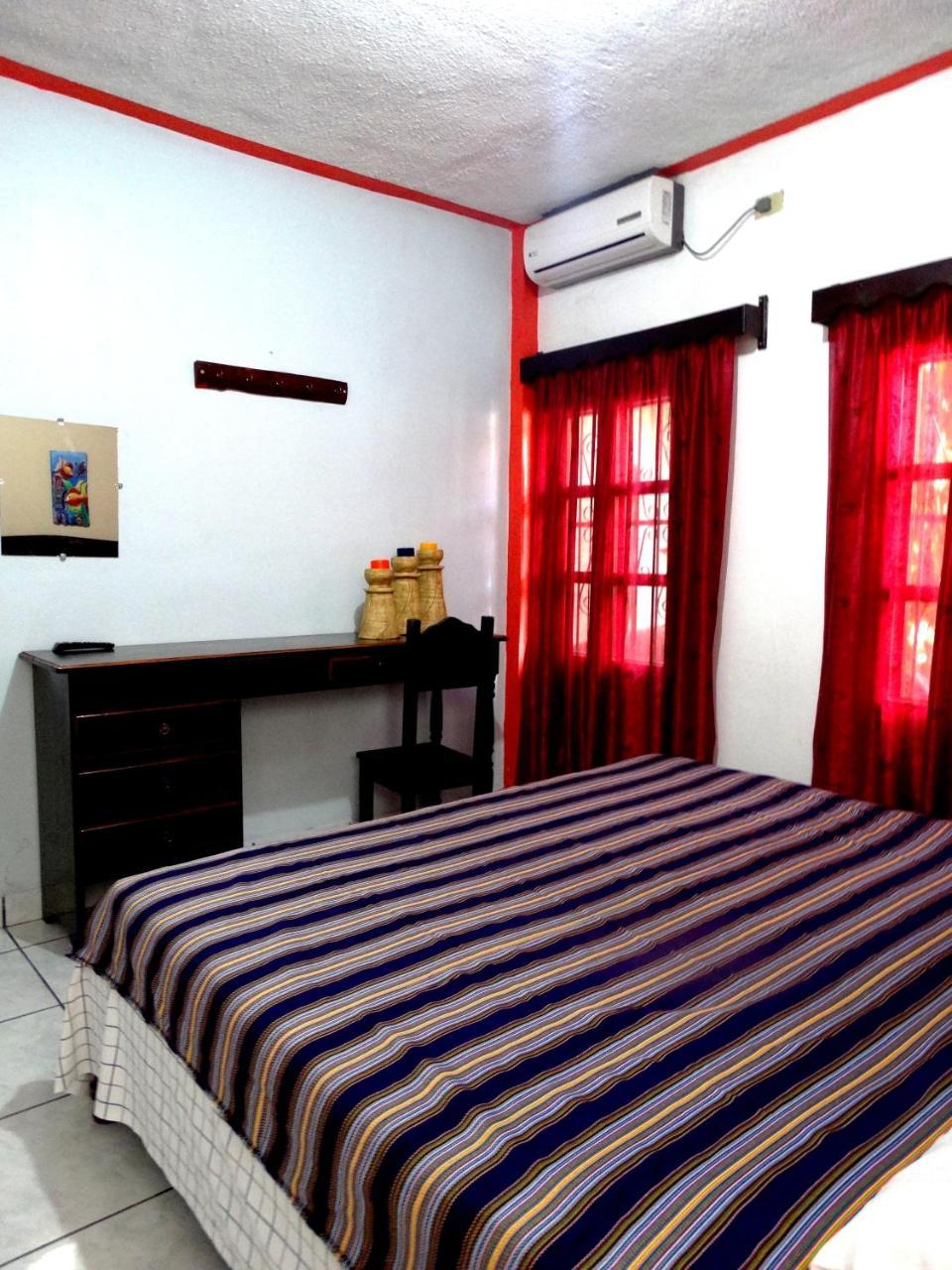 Hotel & Hostal Yaxkin Copán Esterno foto