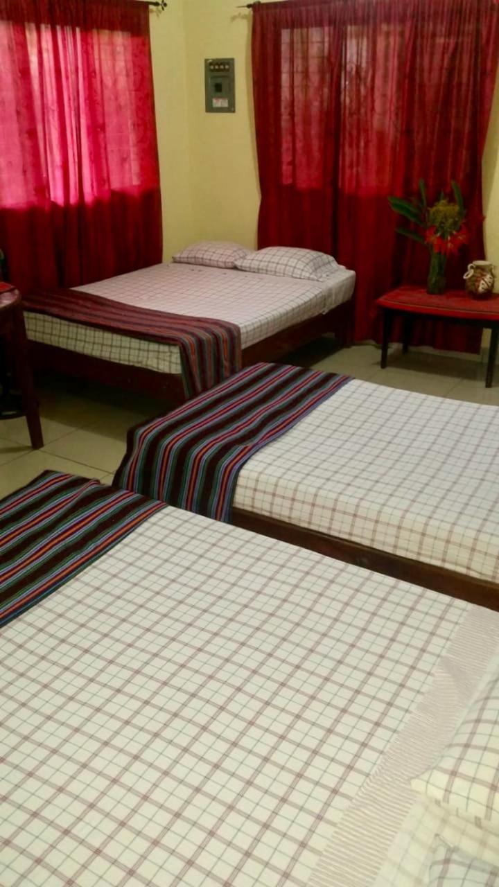 Hotel & Hostal Yaxkin Copán Esterno foto